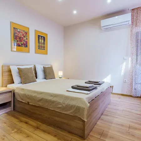 за гости ирис 2 Iris Guest 2 Daire Tırnova