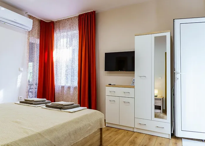 Daire за гости ирис 2 Iris Guest 2 *